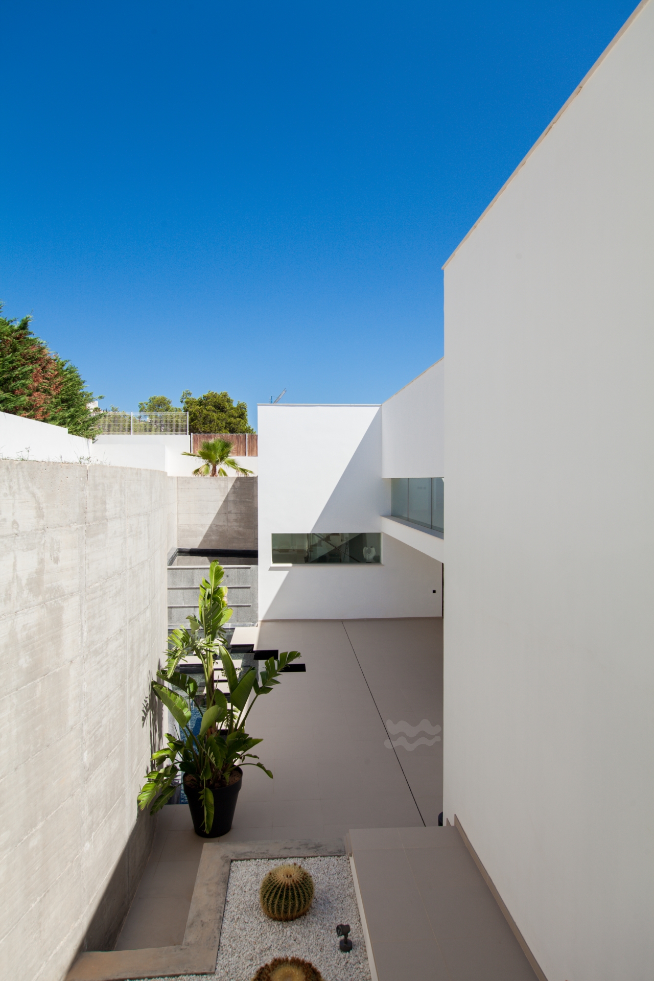 Charlize, Es Cubells 25