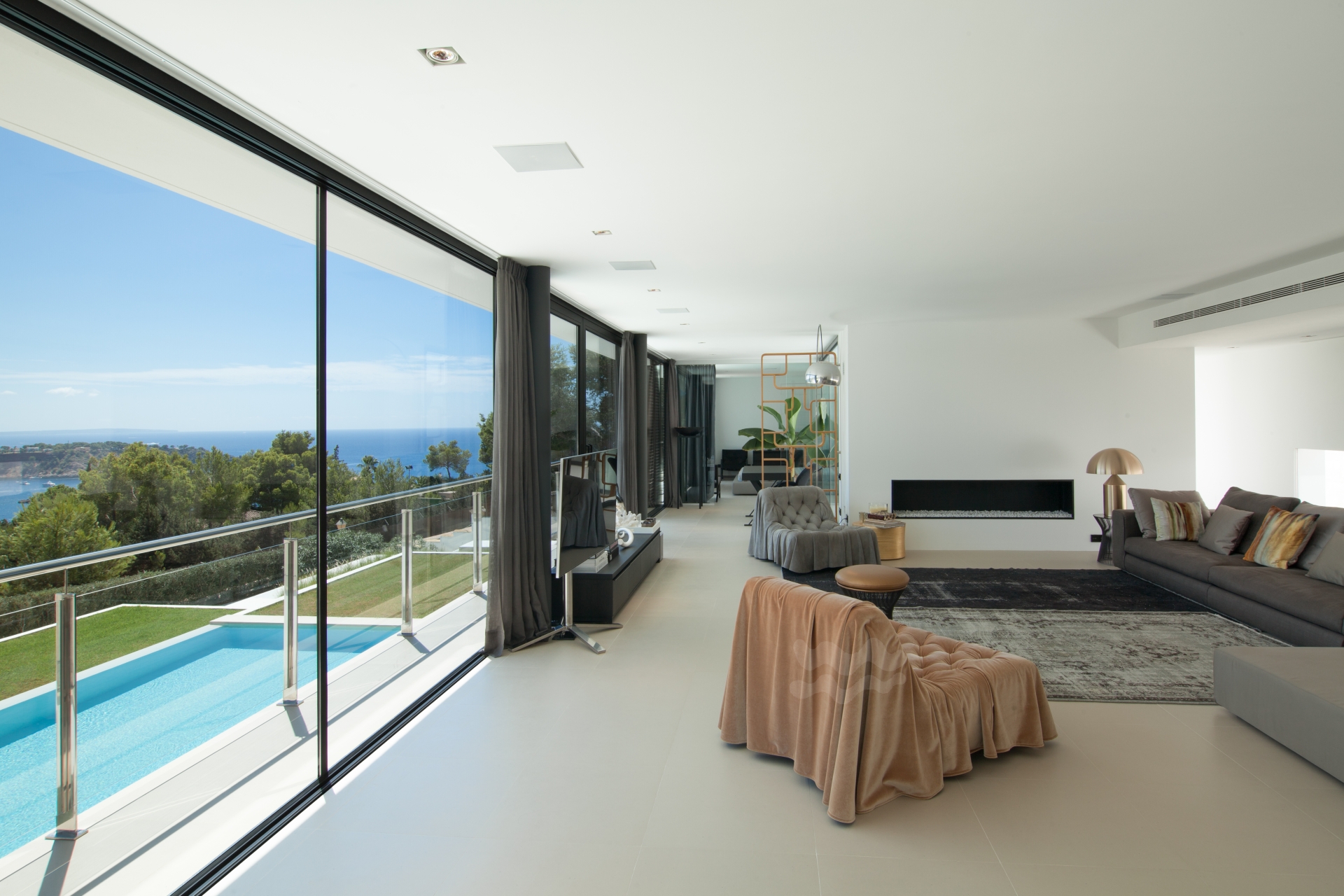 Charlize, Es Cubells 38