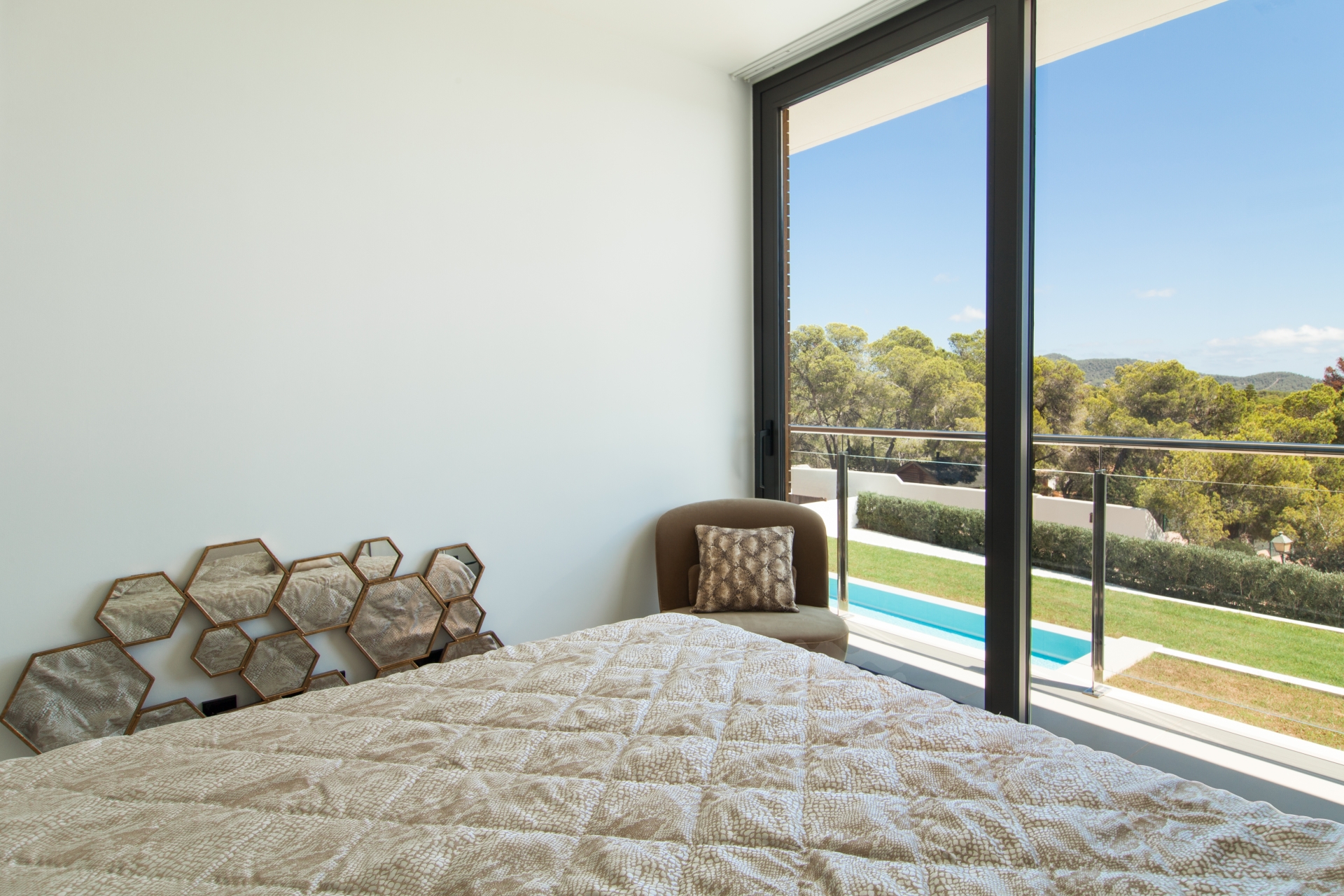 Charlize, Es Cubells 46