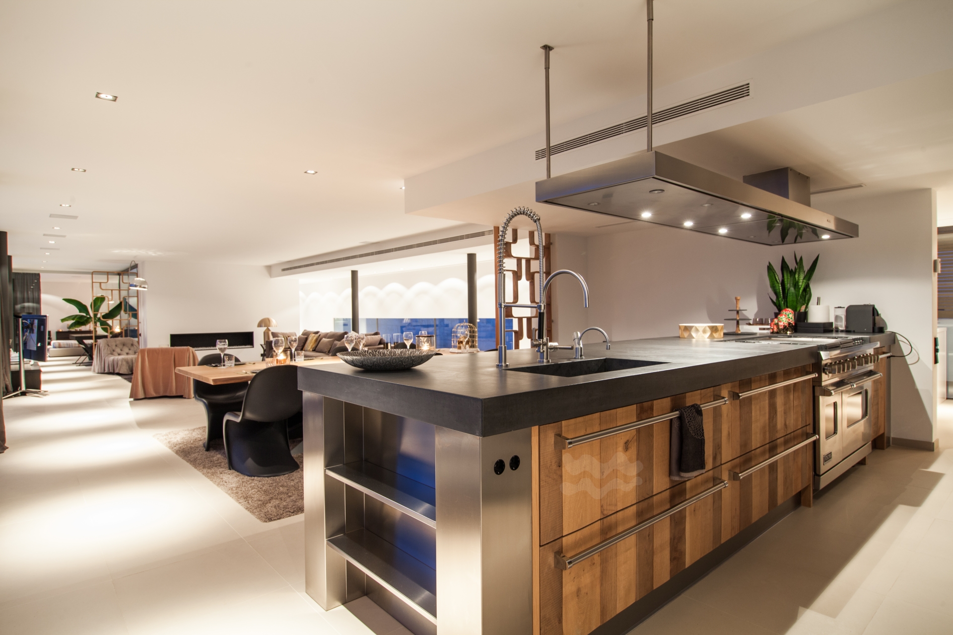 Charlize, Es Cubells 51