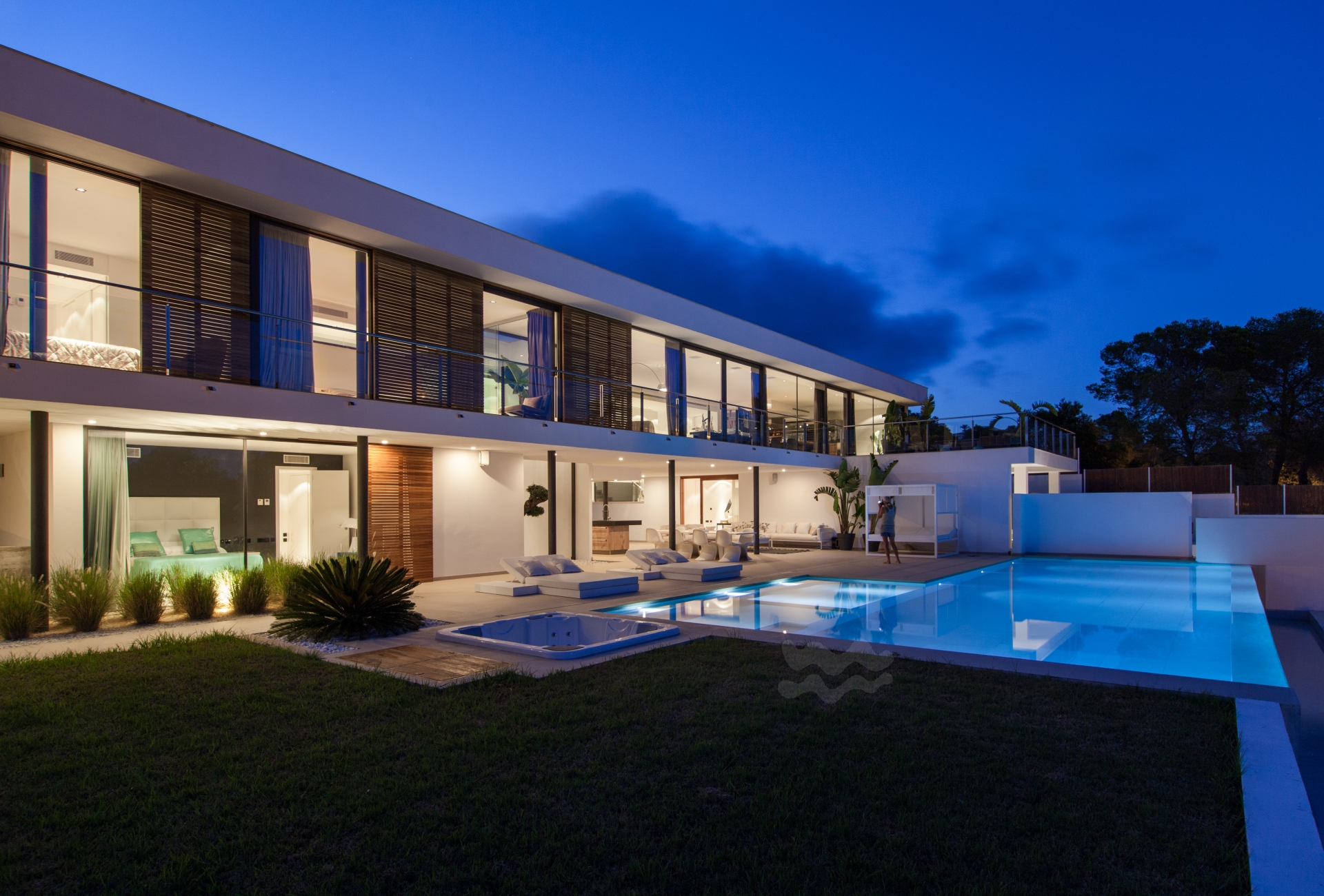 Charlize, Es Cubells 55