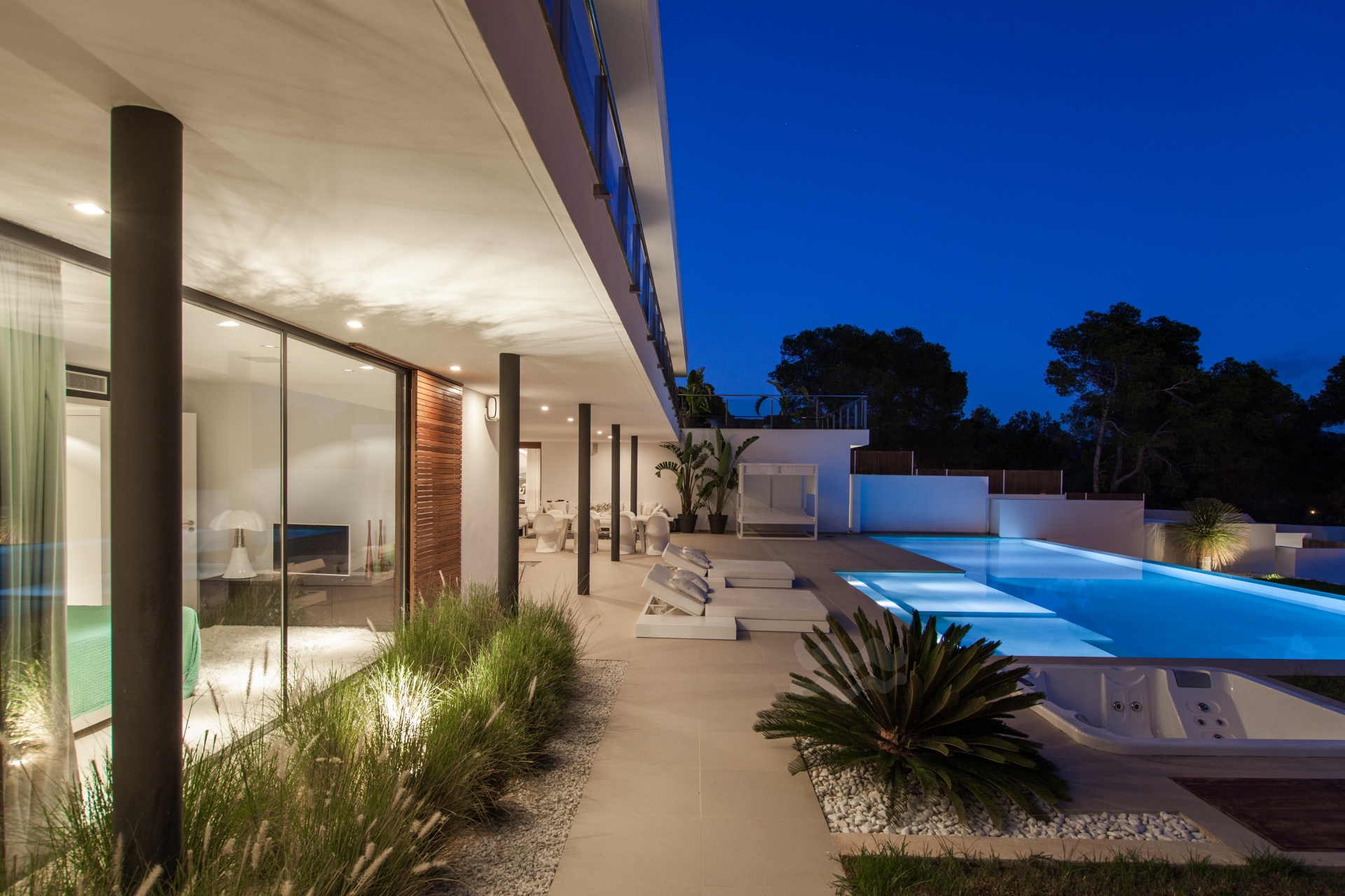 Charlize, Es Cubells 57