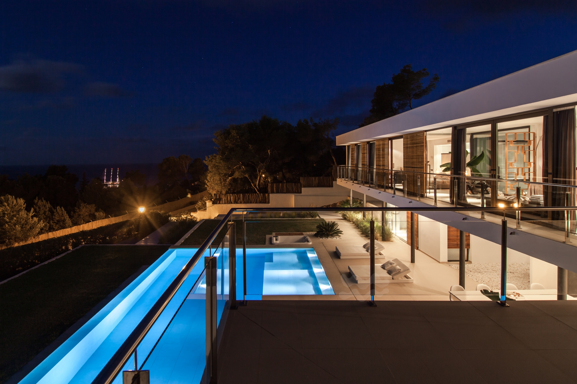 Charlize, Es Cubells 64