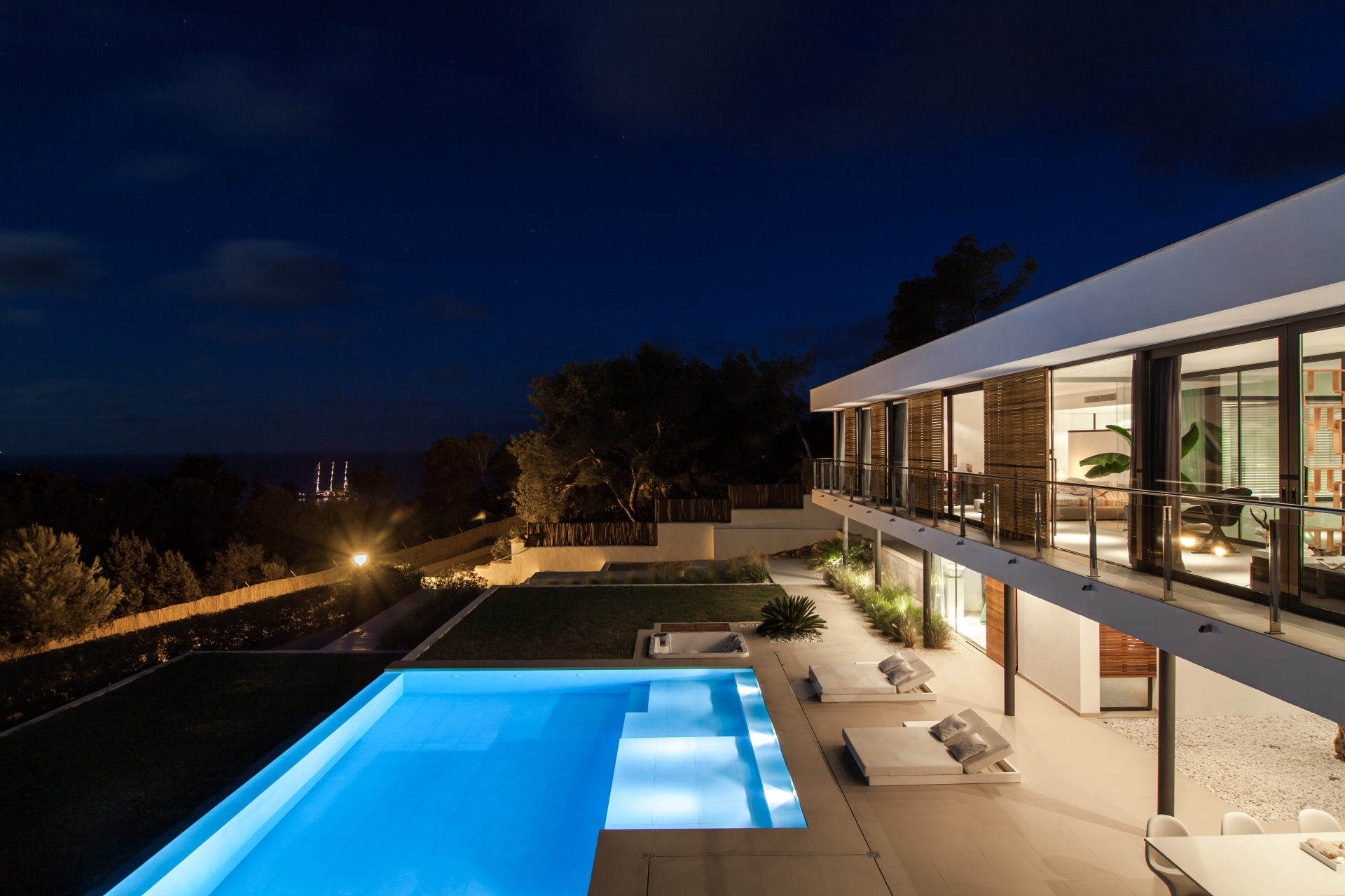 Charlize, Es Cubells 65