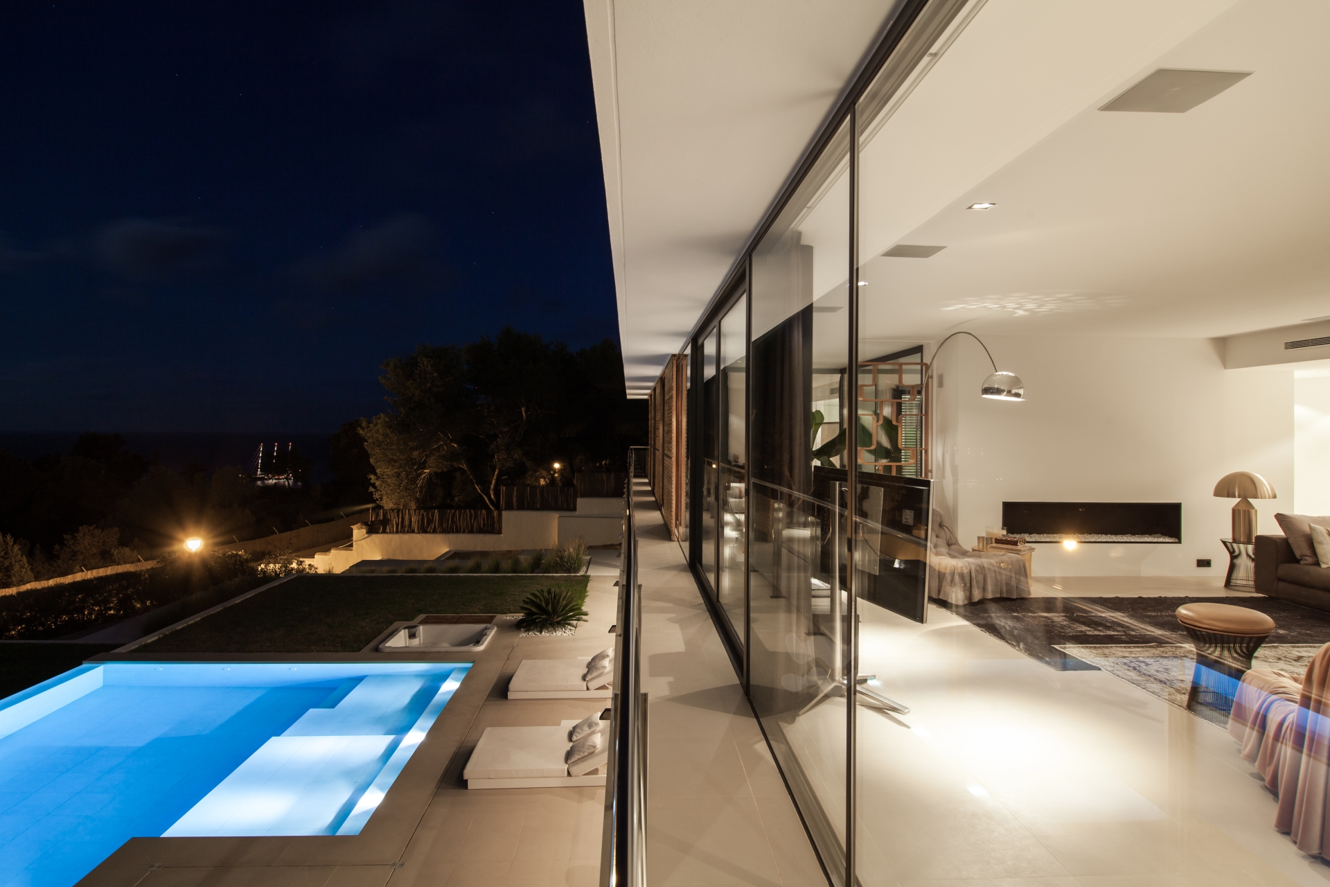 Charlize, Es Cubells 66