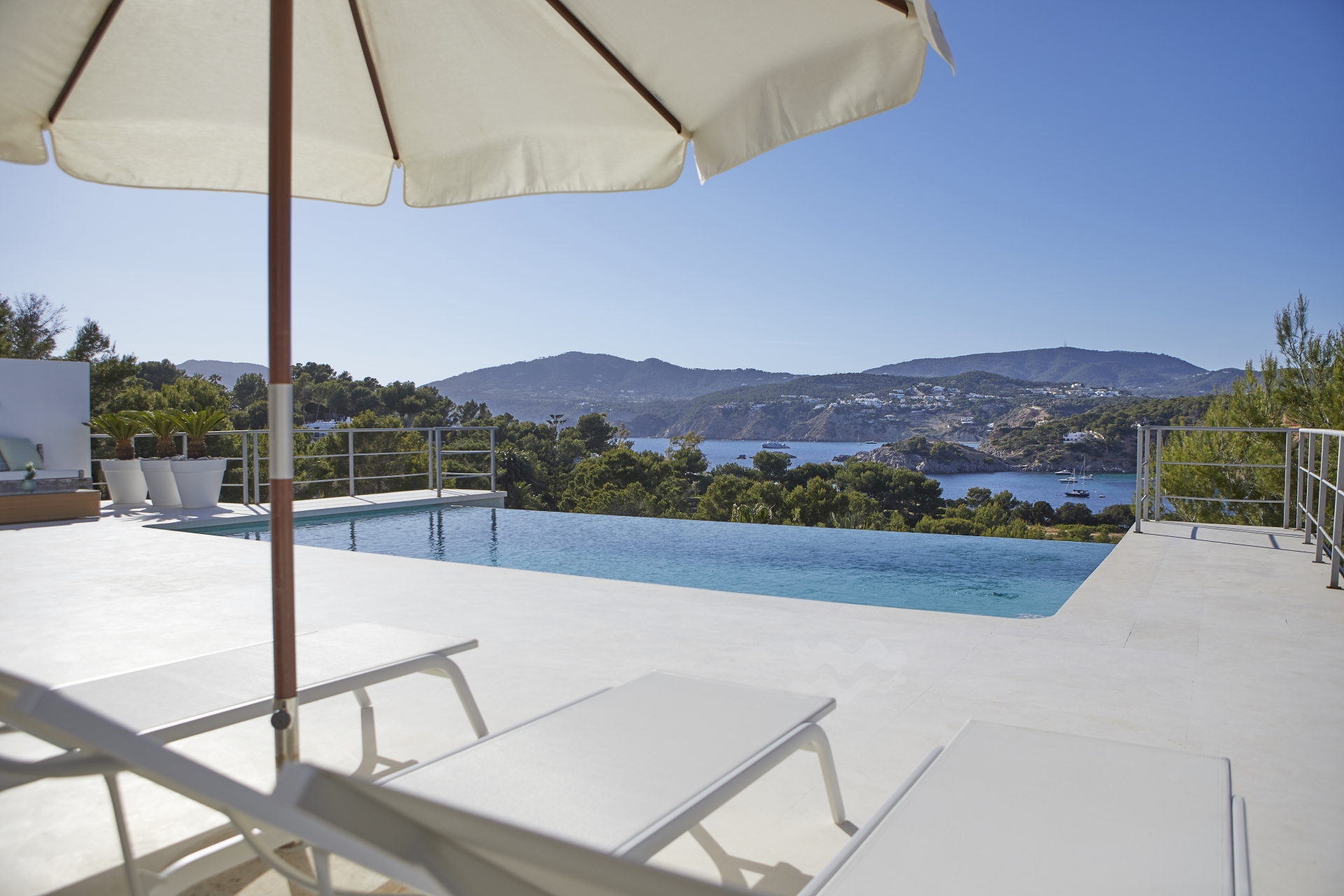 Bonnie, Cala Jondal 5