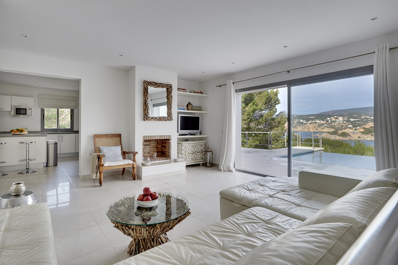 Bonnie, Cala Jondal 13