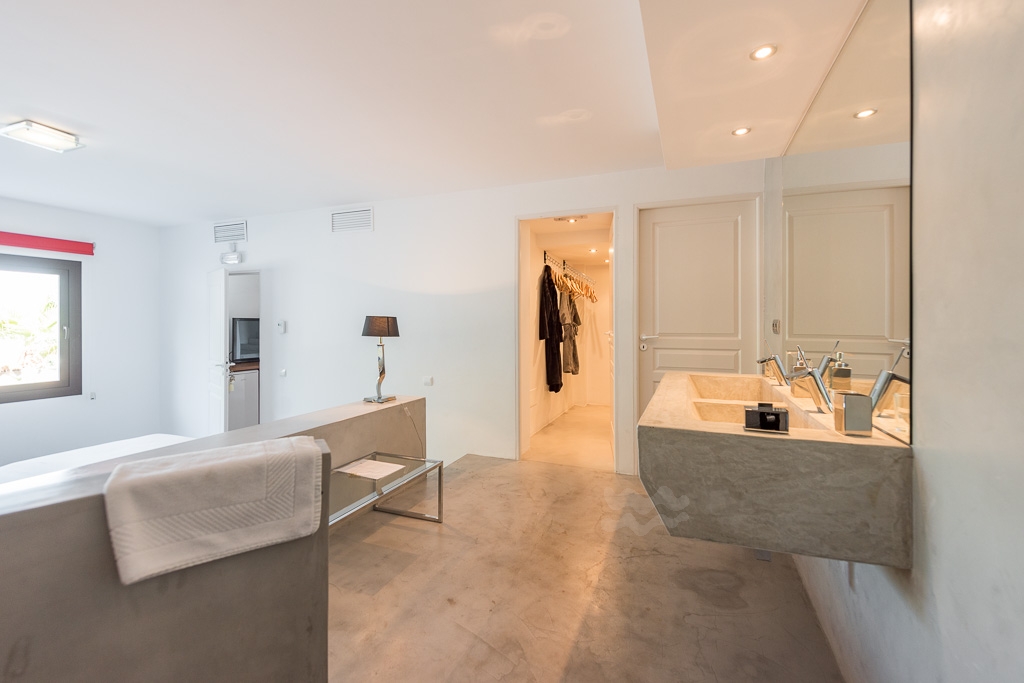 Lily, Cala Salada 80