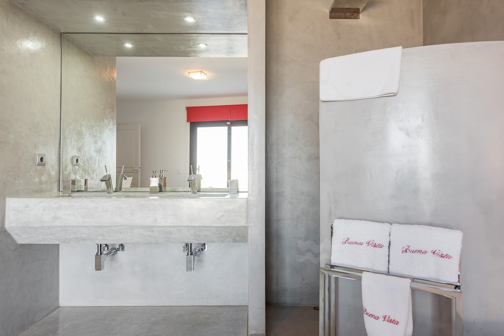 Lily, Cala Salada 60