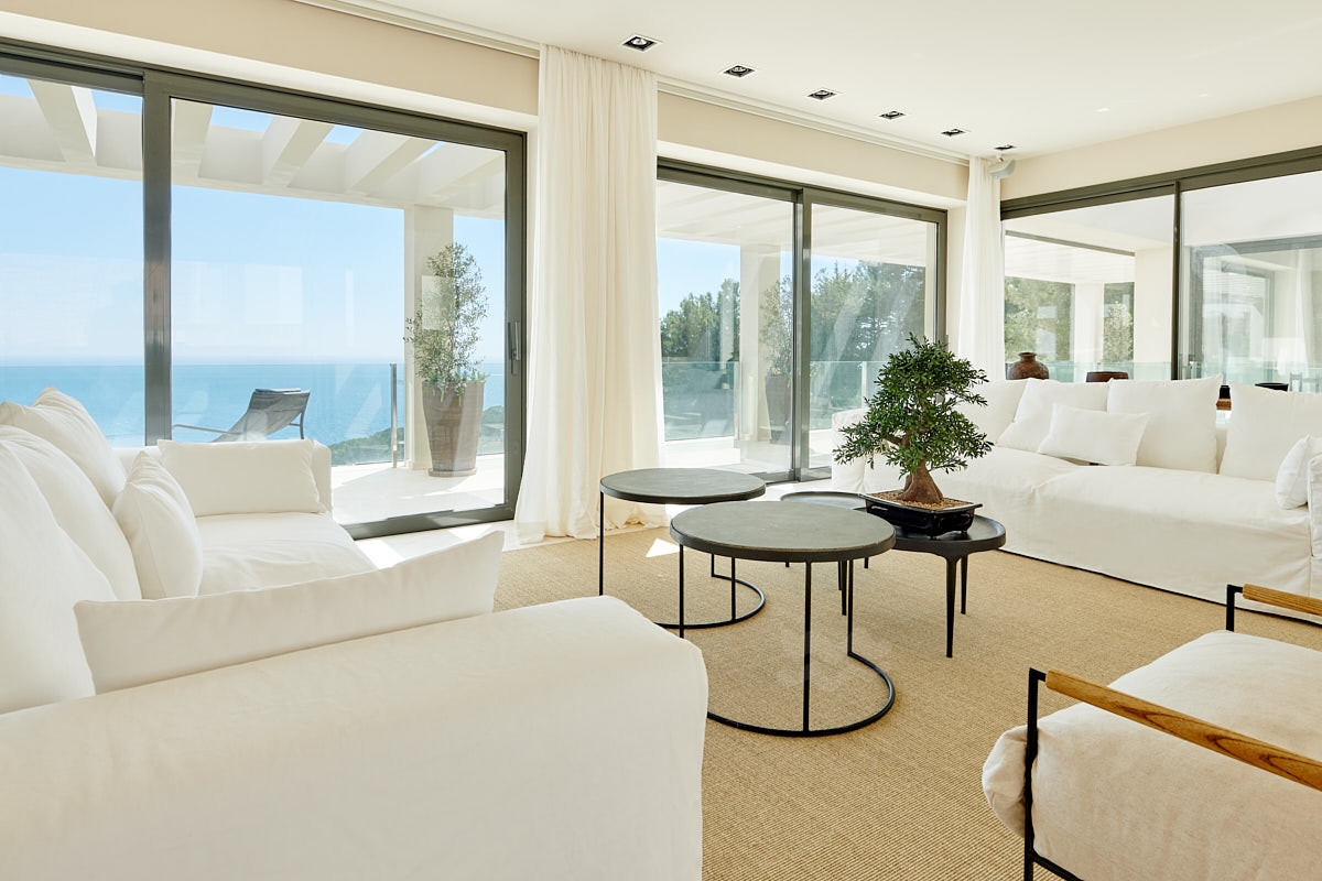 Emilia, Roca Llisa 30