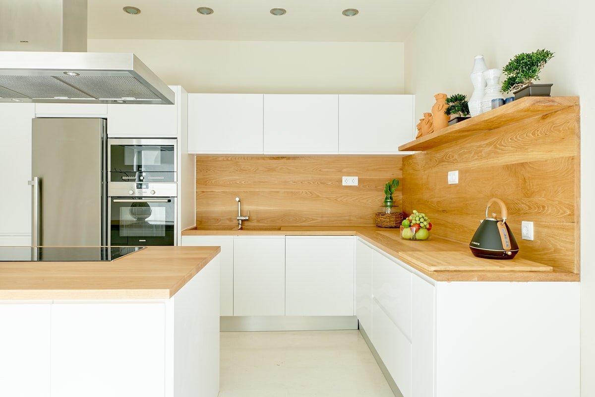 Emilia, Roca Llisa 19