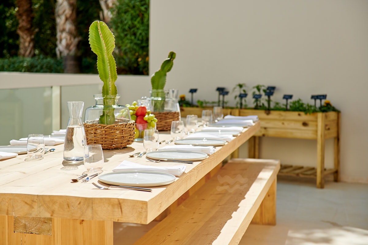 Emilia, Roca Llisa 16