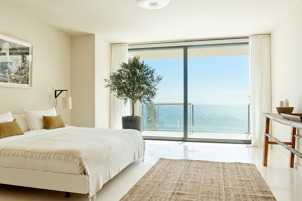 Emilia, Roca Llisa 38