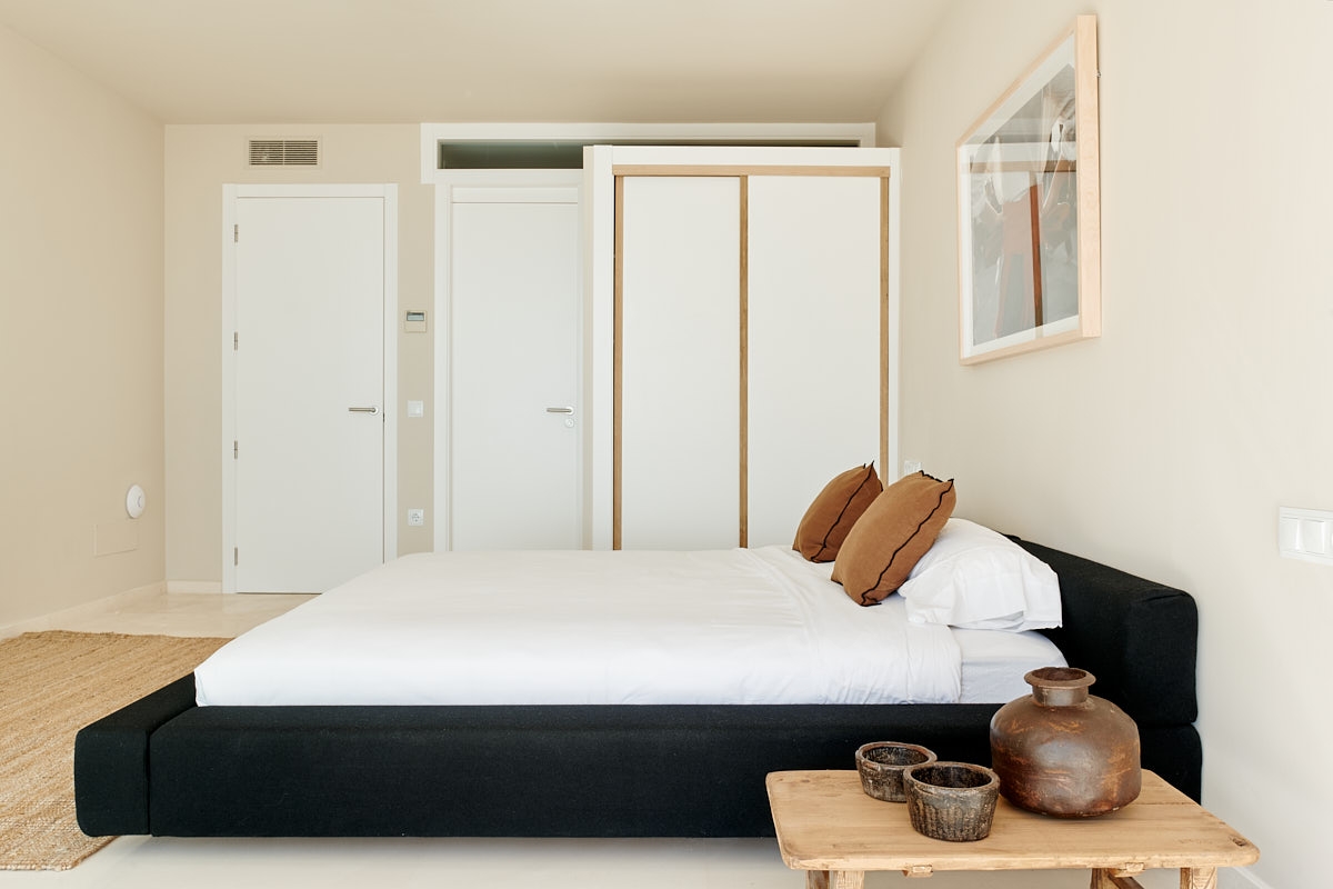 Emilia, Roca Llisa 44