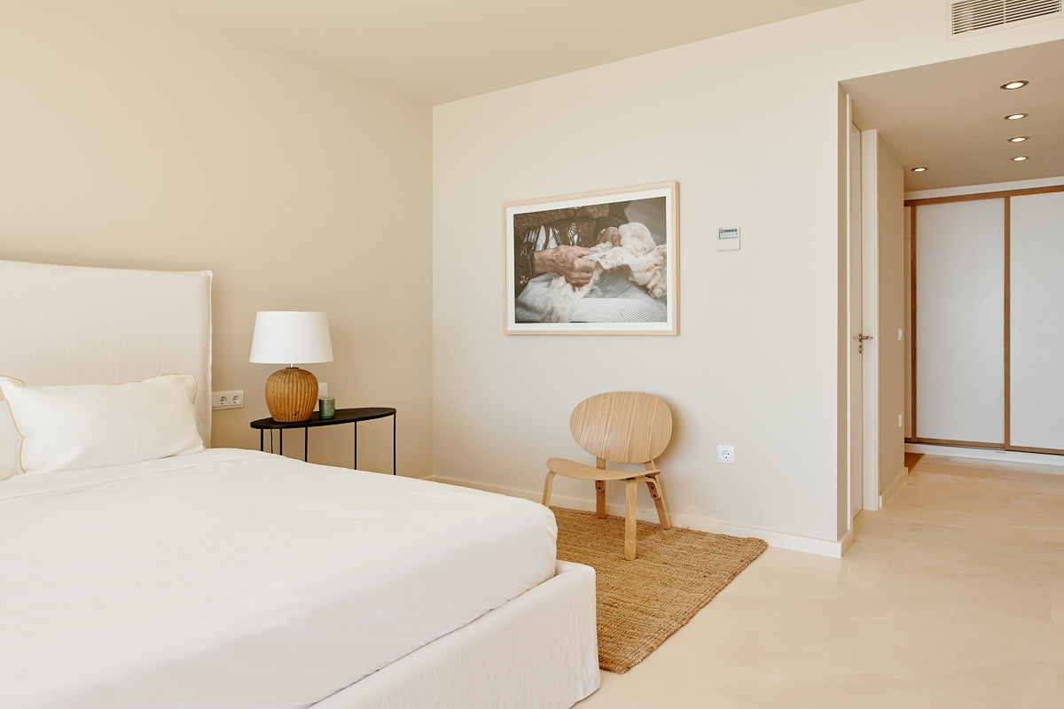 Emilia, Roca Llisa 49