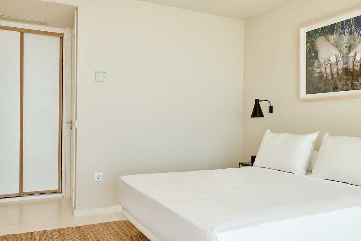 Emilia, Roca Llisa 52