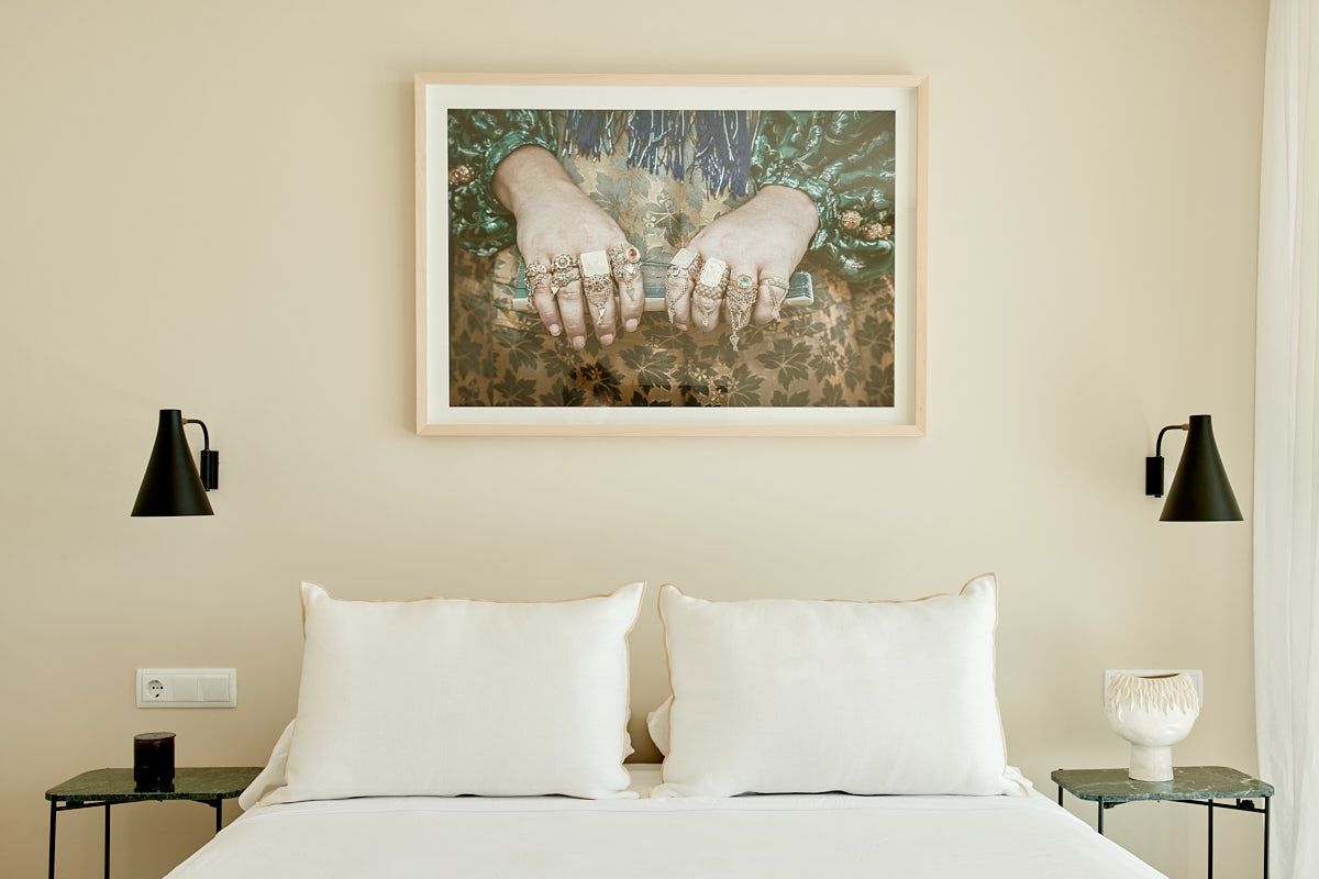 Emilia, Roca Llisa 53