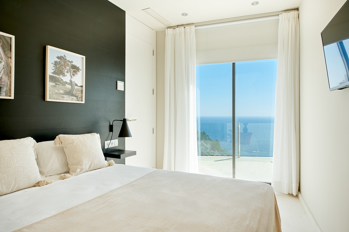 Emilia, Roca Llisa 57