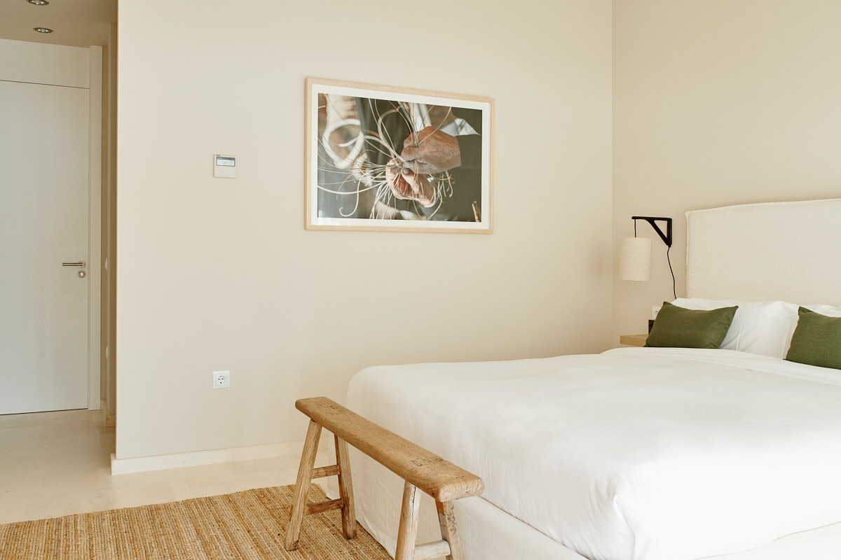 Emilia, Roca Llisa 62