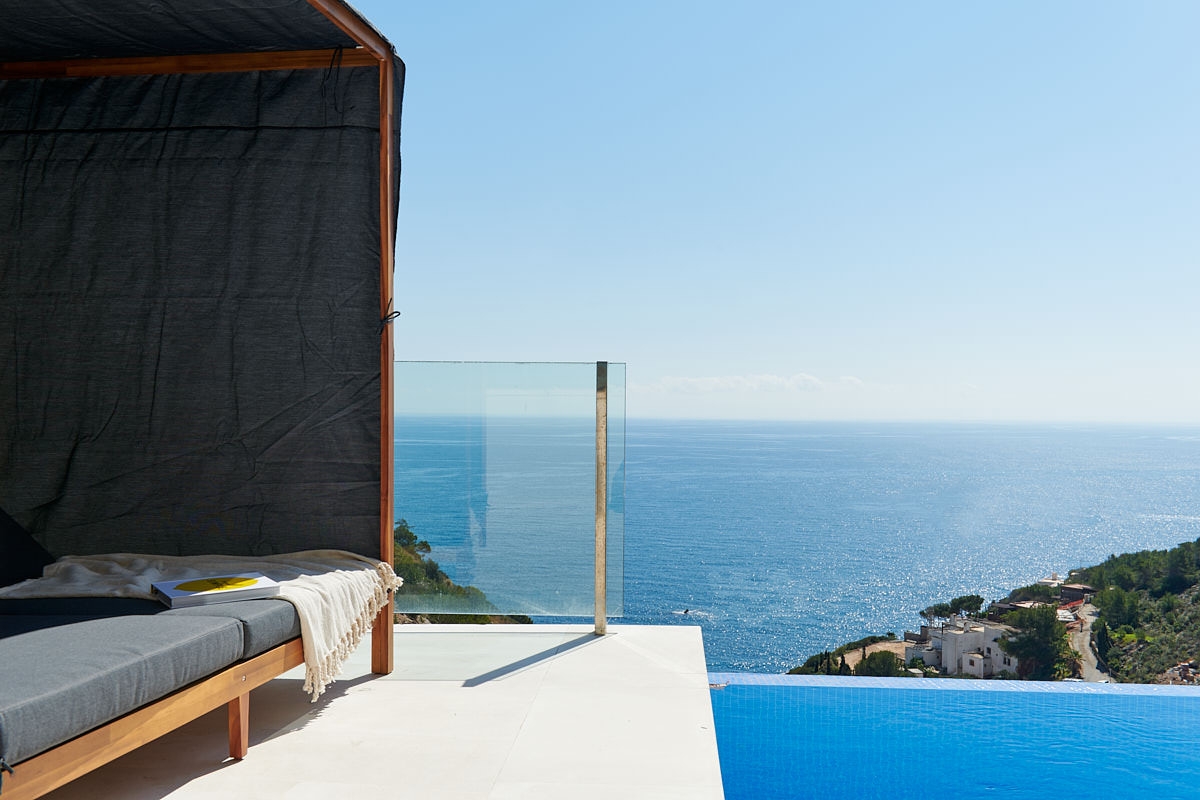 Emilia, Roca Llisa 6