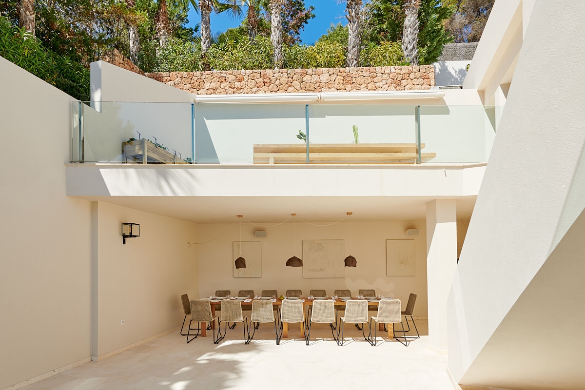 Emilia, Roca Llisa 8