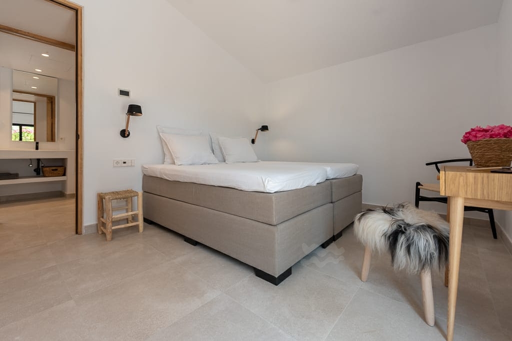 Lesley, Sa Carroca 79