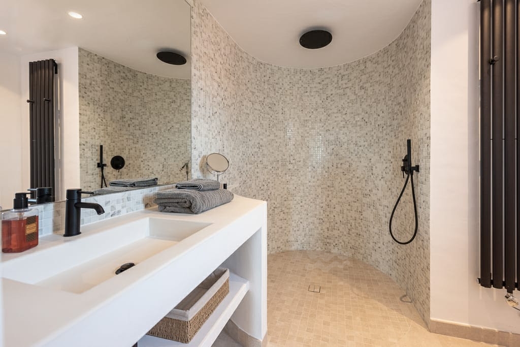 Lesley, Sa Carroca 64