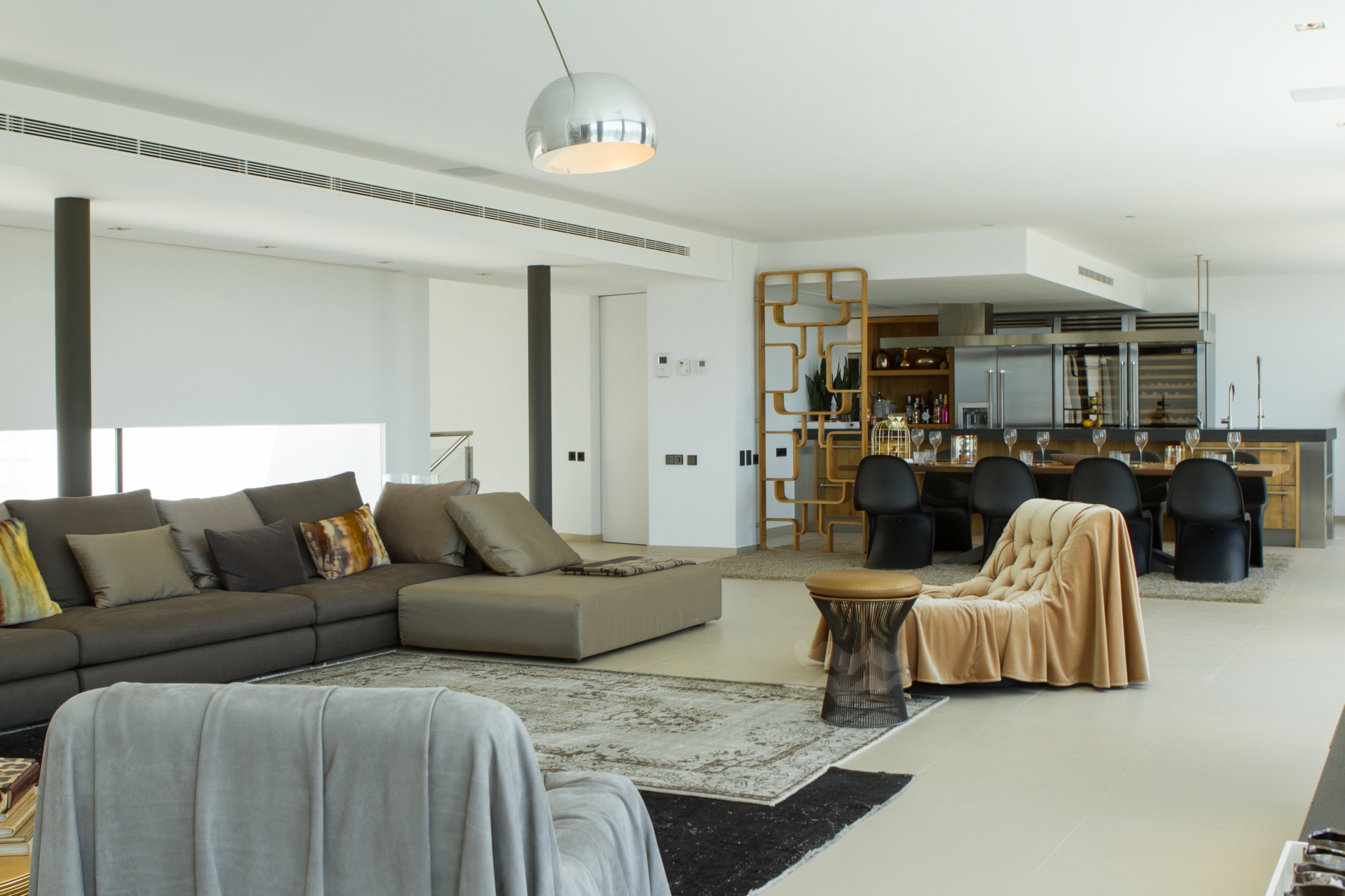 Charlize, Es Cubells 13