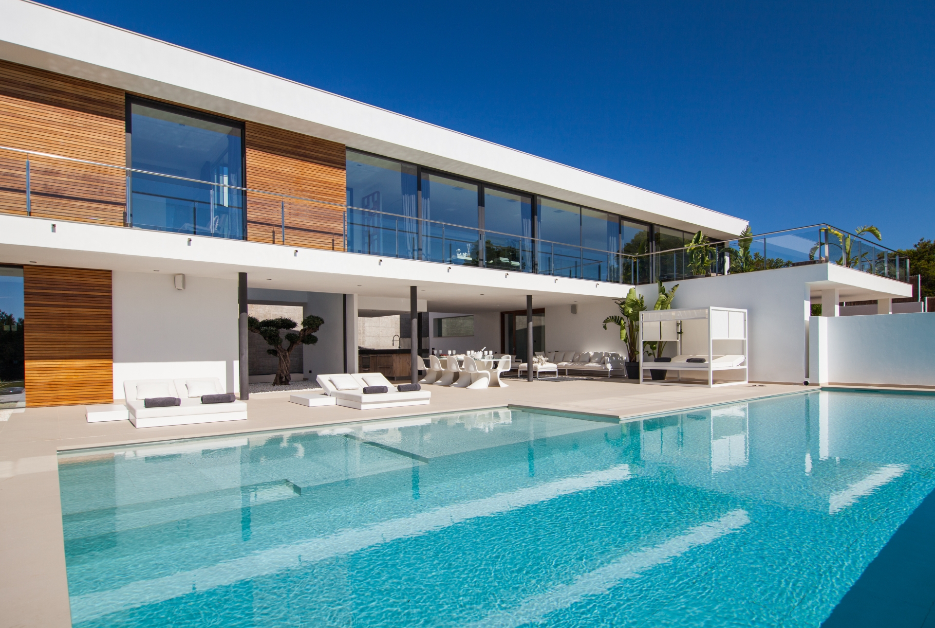 Charlize, Es Cubells 8