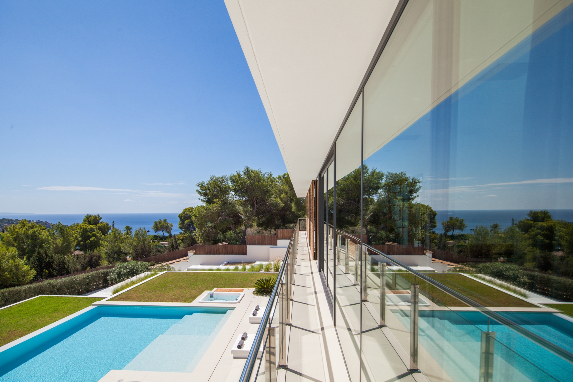 Charlize, Es Cubells 30