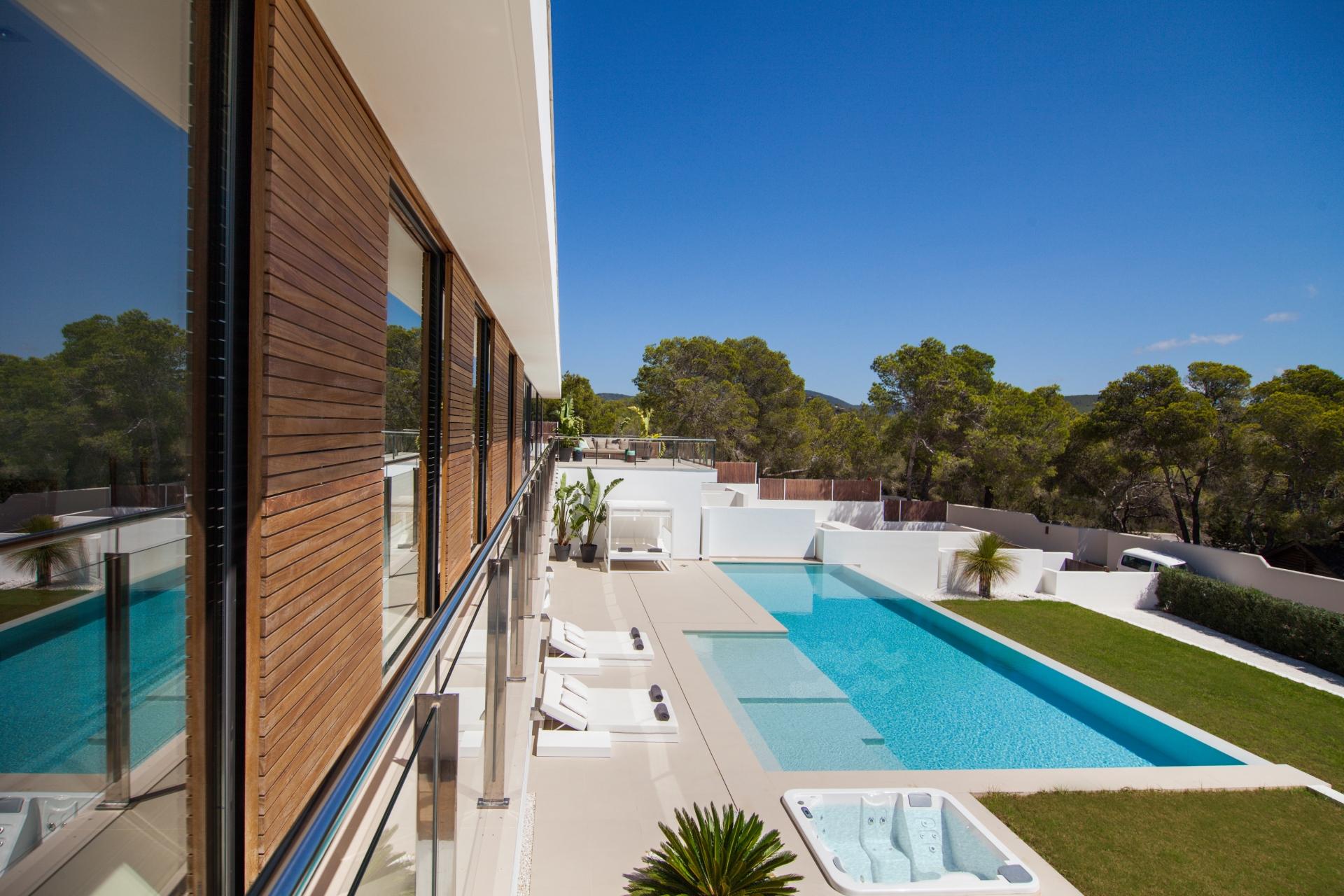 Charlize, Es Cubells 9