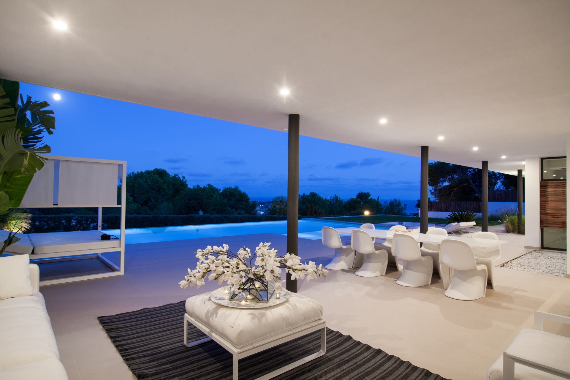 Charlize, Es Cubells 52