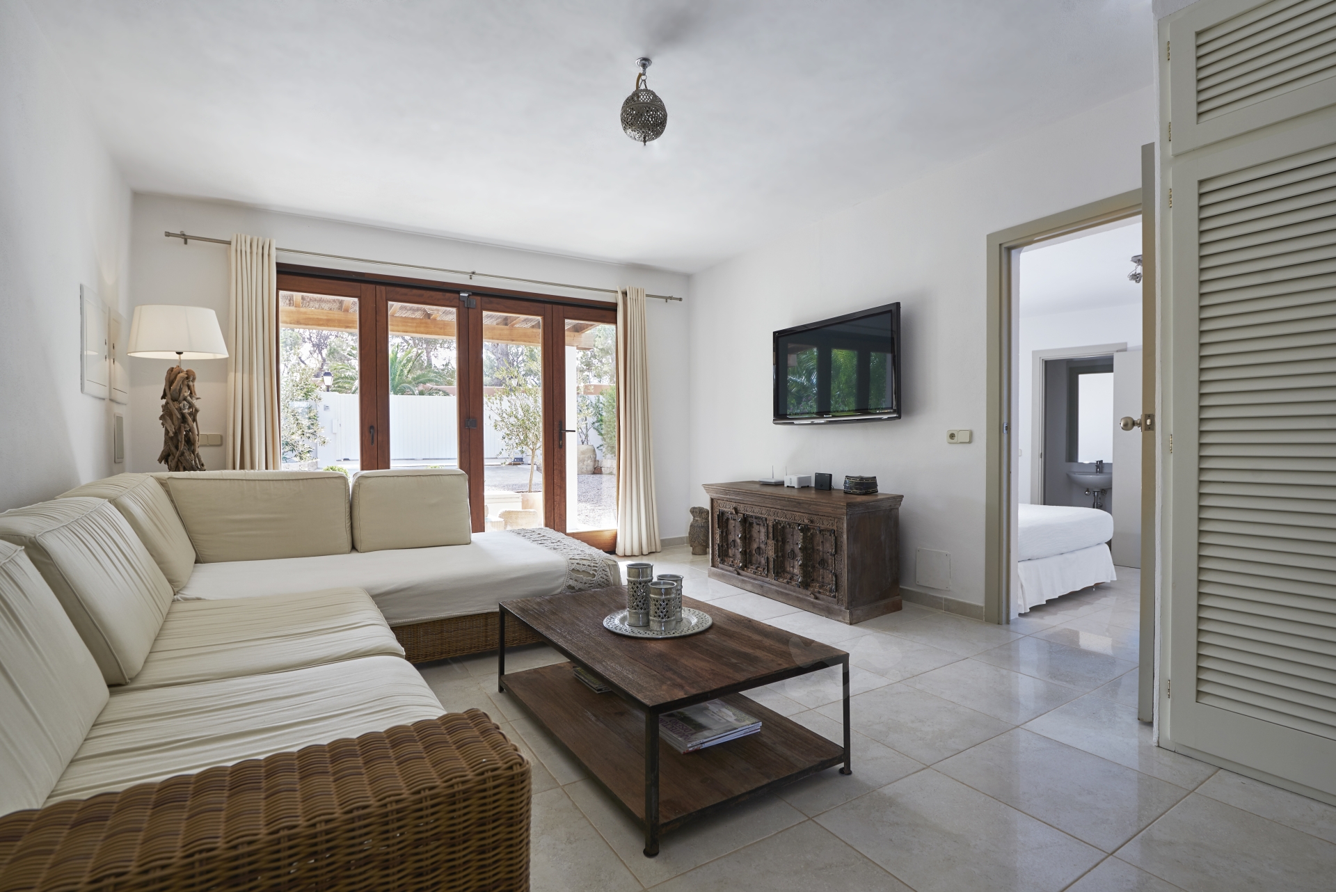 Bonnie, Cala Jondal 16