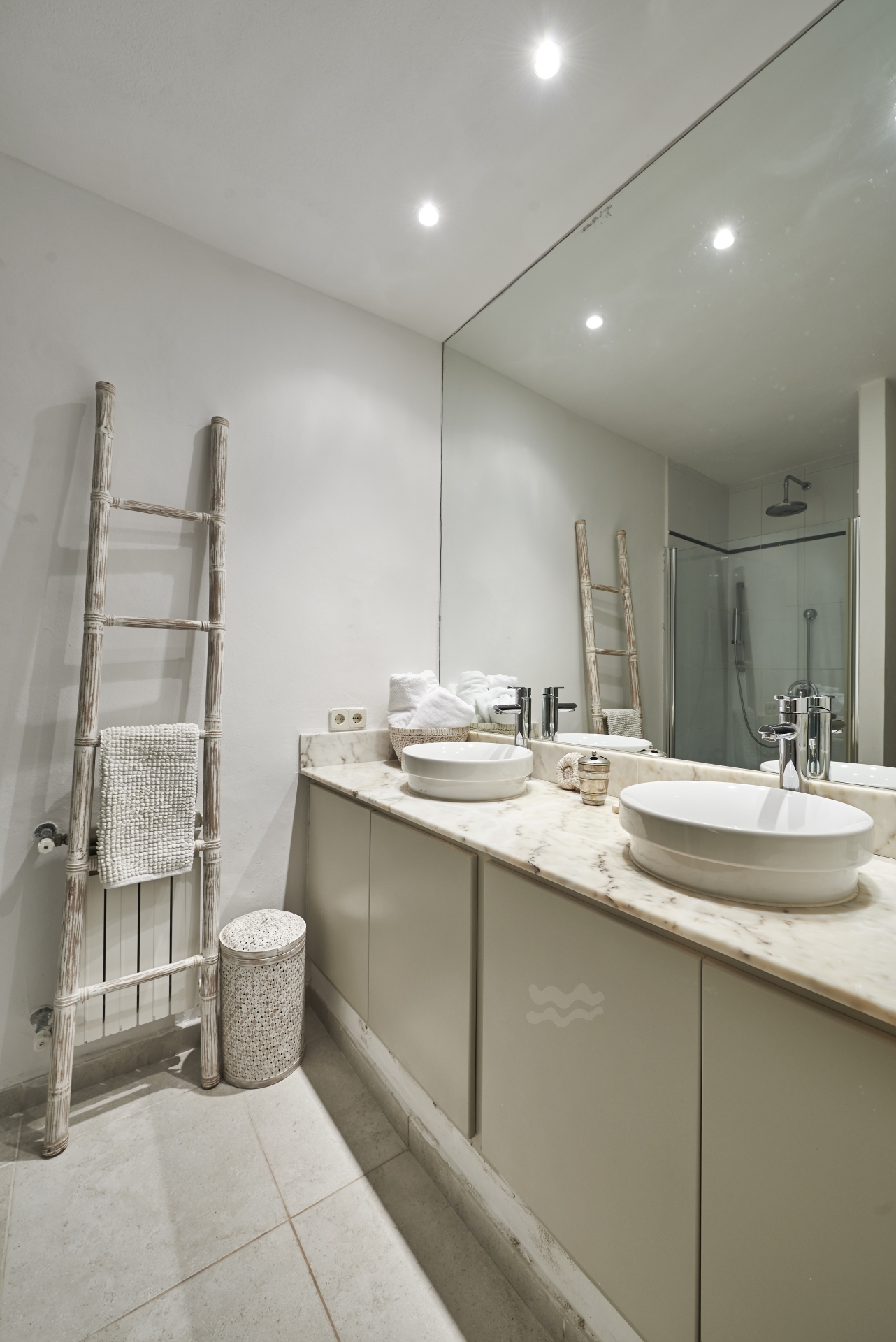 Bonnie, Cala Jondal 18