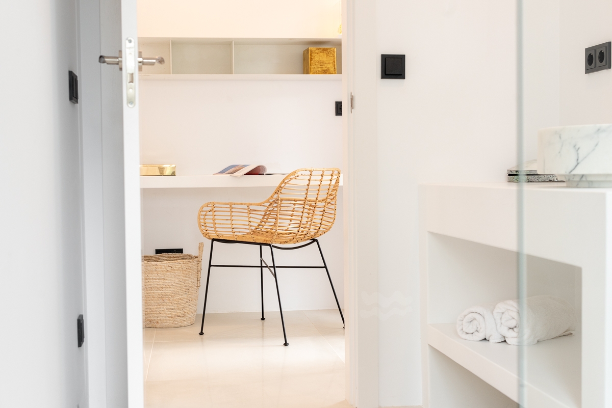 Blake, Can Furnet 82