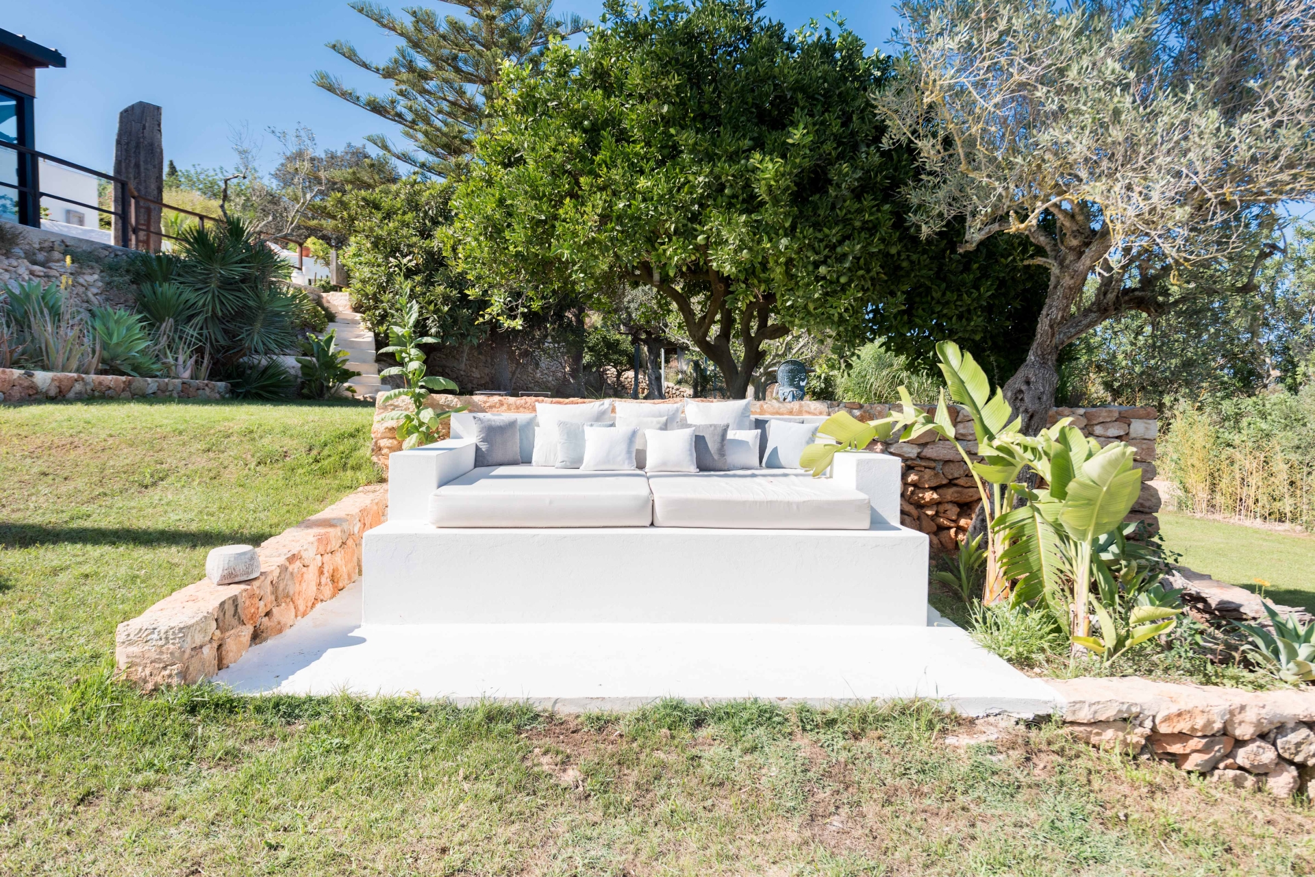 Aurora, Santa Gertrudis 12