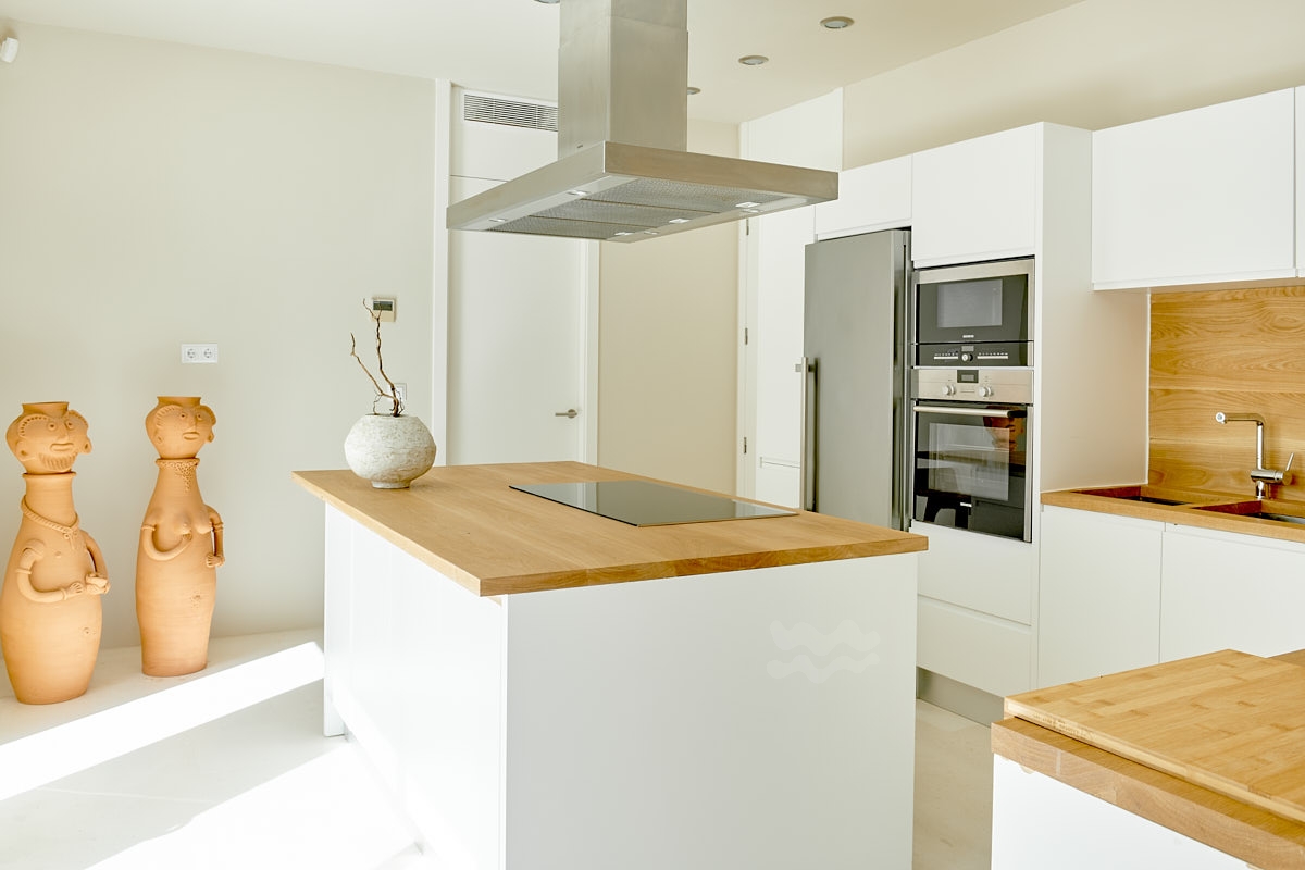 Emilia, Roca Llisa 21