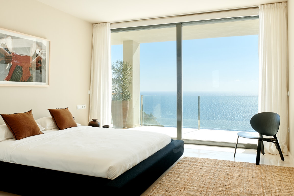 Emilia, Roca Llisa 41