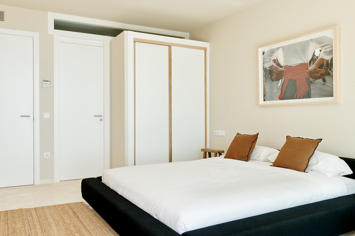 Emilia, Roca Llisa 43