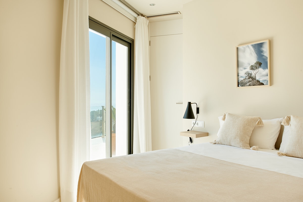 Emilia, Roca Llisa 54