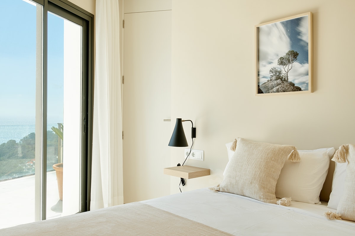 Emilia, Roca Llisa 55