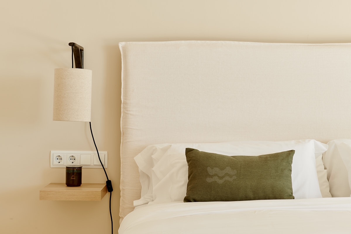 Emilia, Roca Llisa 63