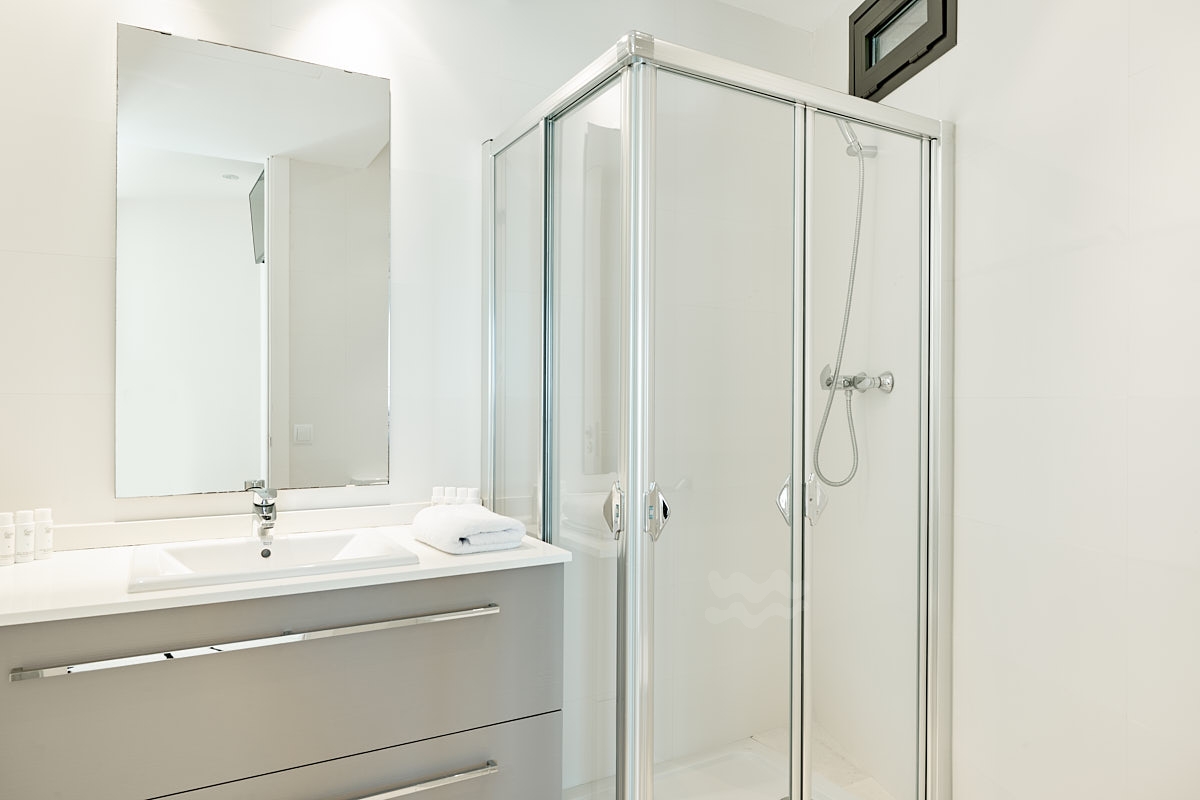 Emilia, Roca Llisa 67