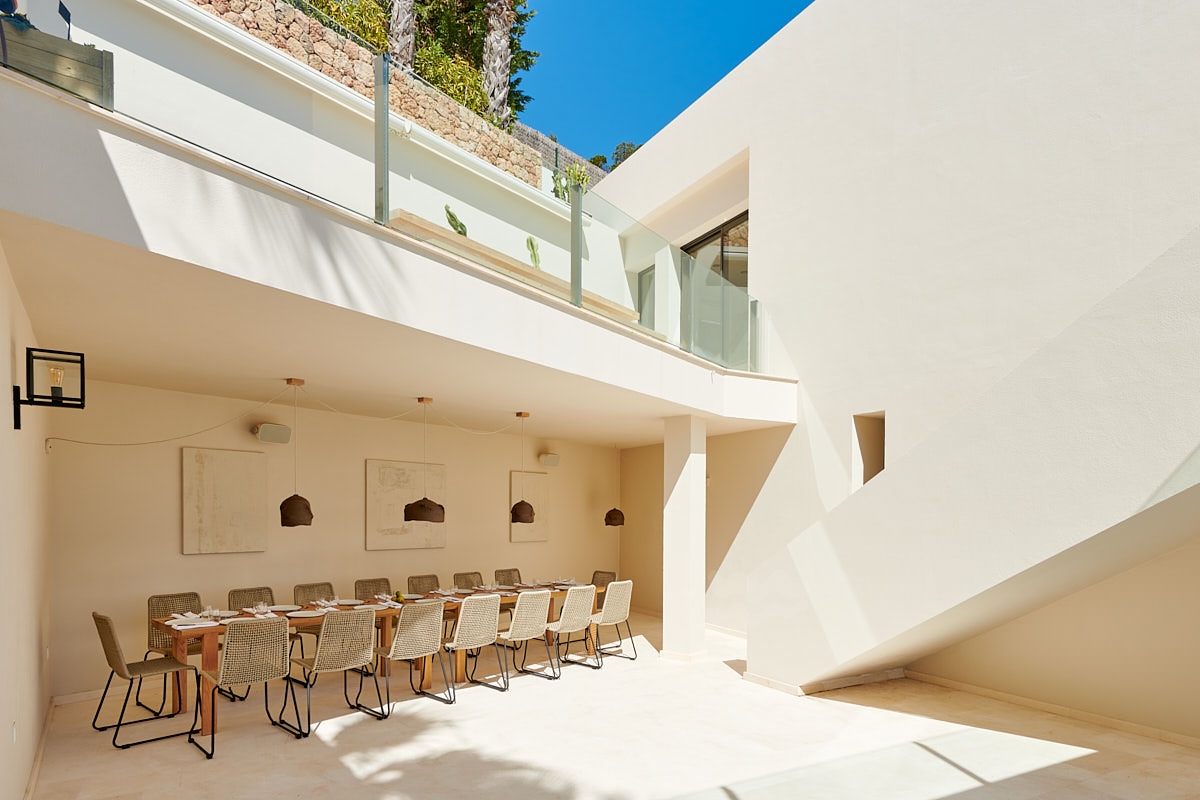 Emilia, Roca Llisa 68