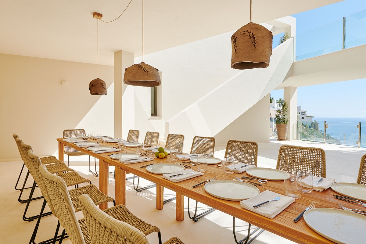 Emilia, Roca Llisa 13