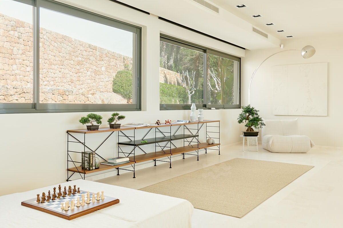 Emilia, Roca Llisa 26