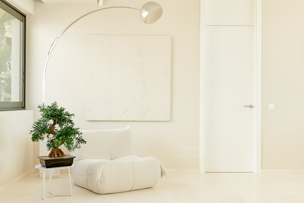 Emilia, Roca Llisa 27