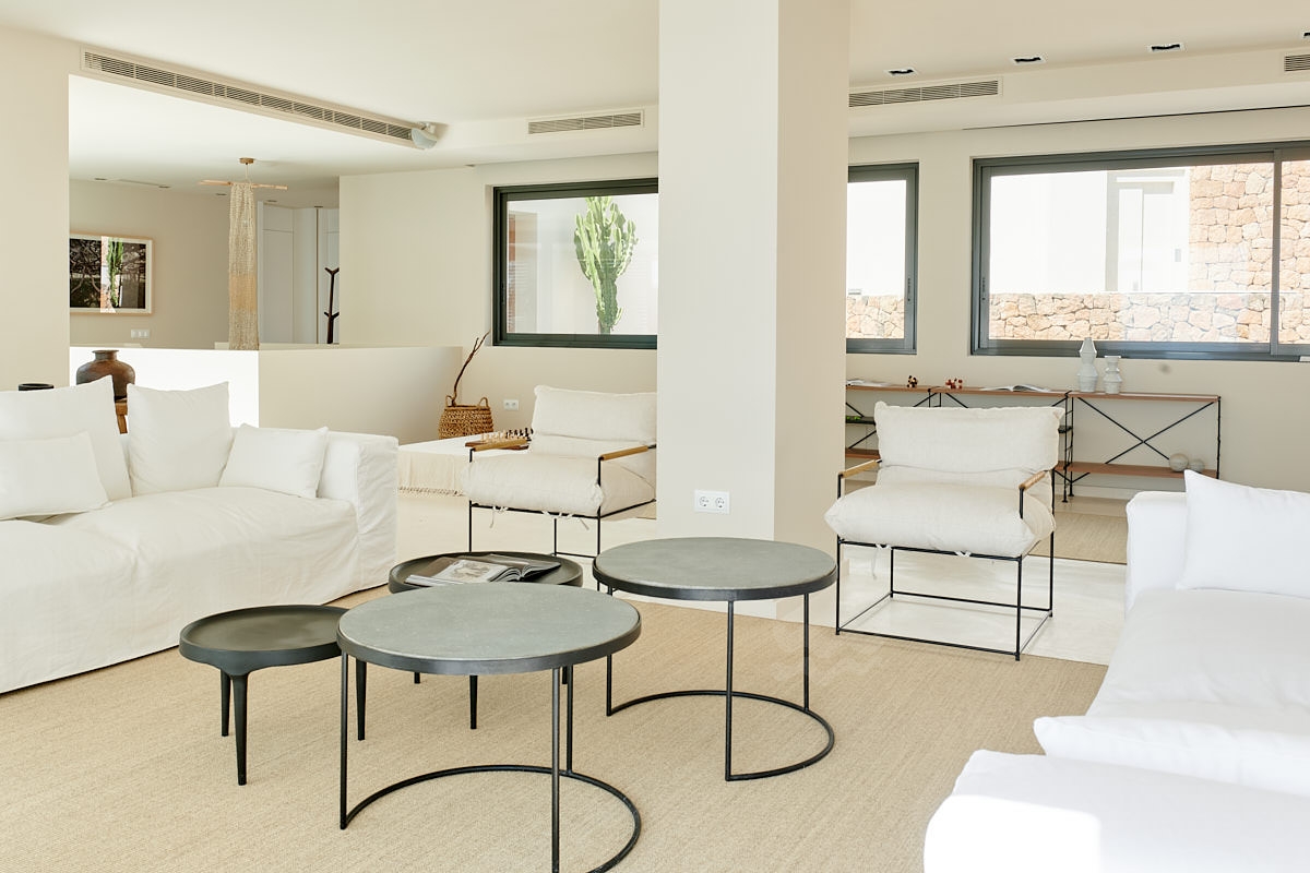 Emilia, Roca Llisa 23