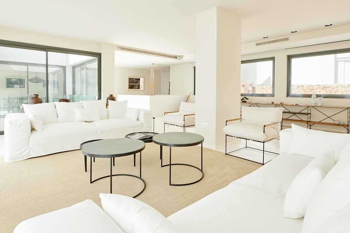 Emilia, Roca Llisa 22