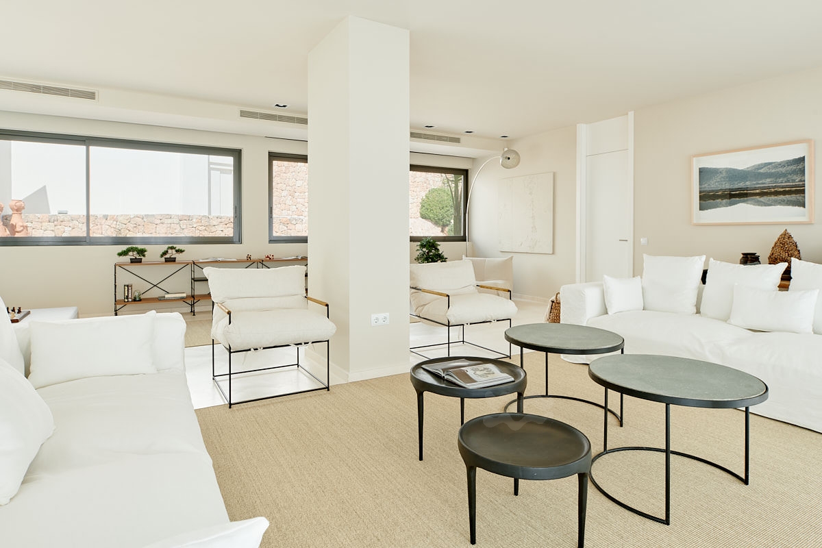 Emilia, Roca Llisa 29